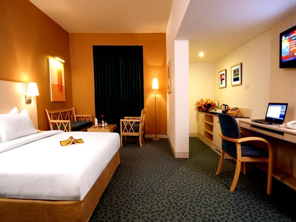 เอดิทยา โฮมเทล Hotel ไฮเดอราบัด ภายนอก รูปภาพ