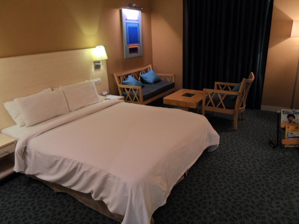 เอดิทยา โฮมเทล Hotel ไฮเดอราบัด ภายนอก รูปภาพ